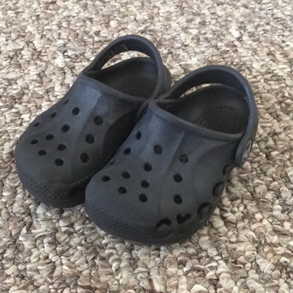 Black Crocs Size 4/5